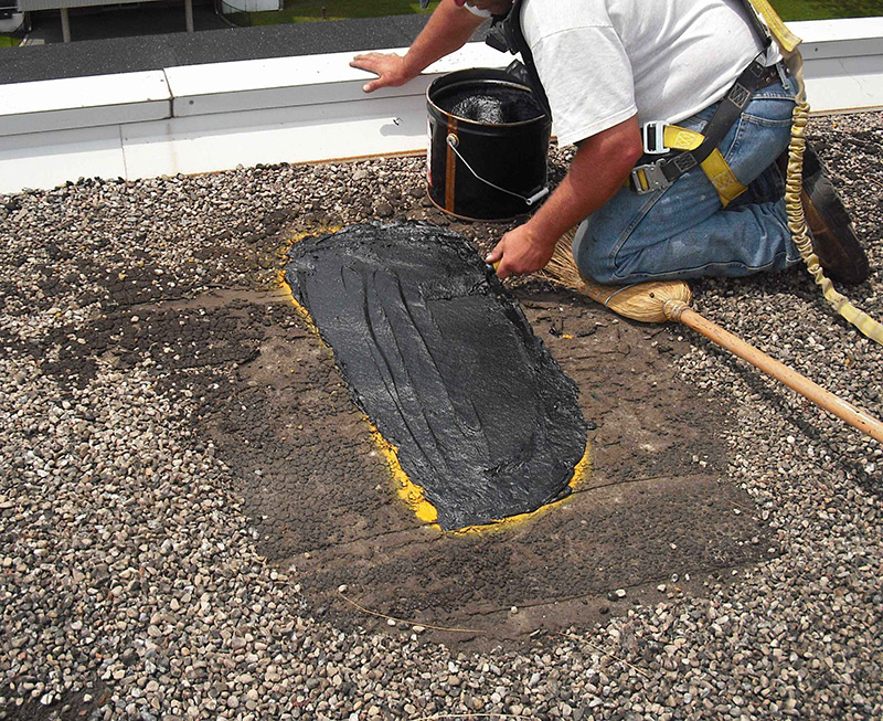 Expert roofer repairing a Commercial Roof in Jacksonville, FL