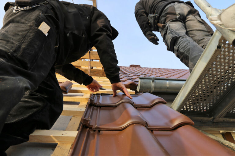 Expert Installing Roof